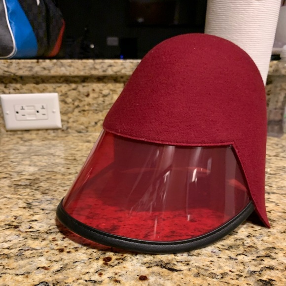 Gucci Red Helmet - Picture 1 of 3